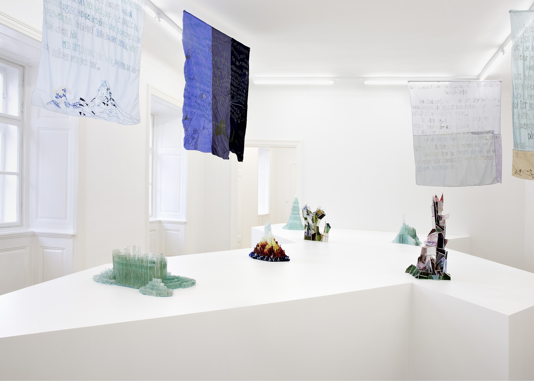 Isa Melsheimer, Land aus Glas, Galerie Nächst St. Stephan, Wien.