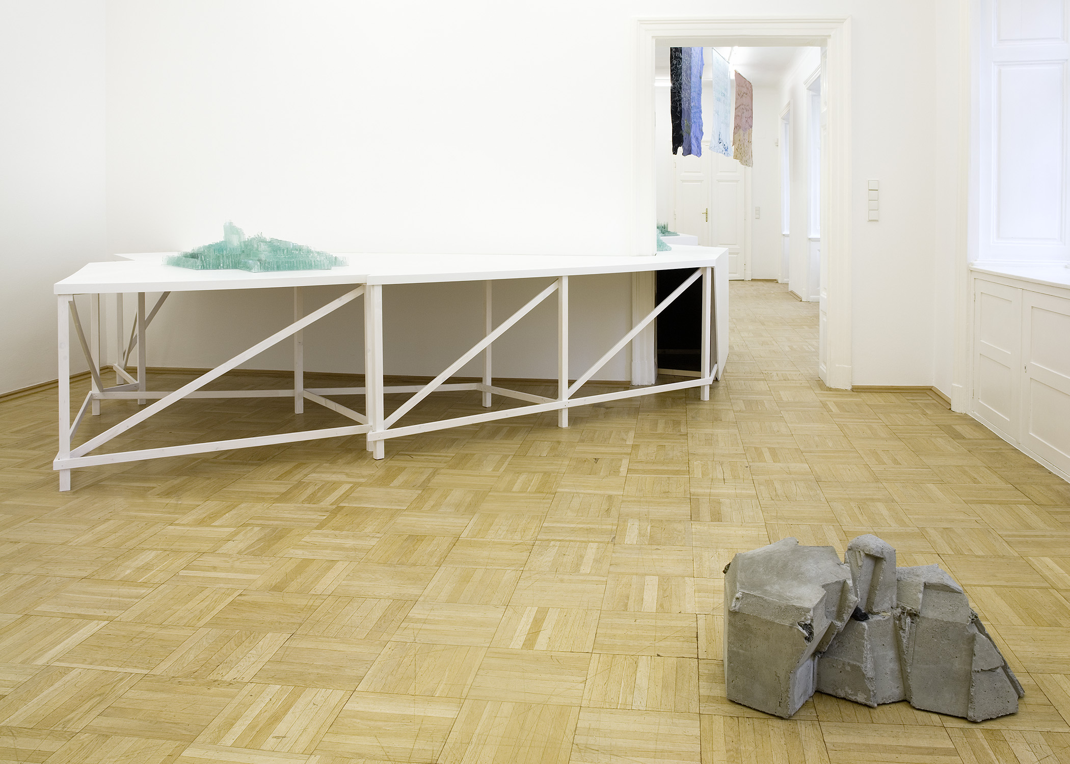 Isa Melsheimer, Land aus Glas, Galerie Nächst St. Stephan, Wien.
