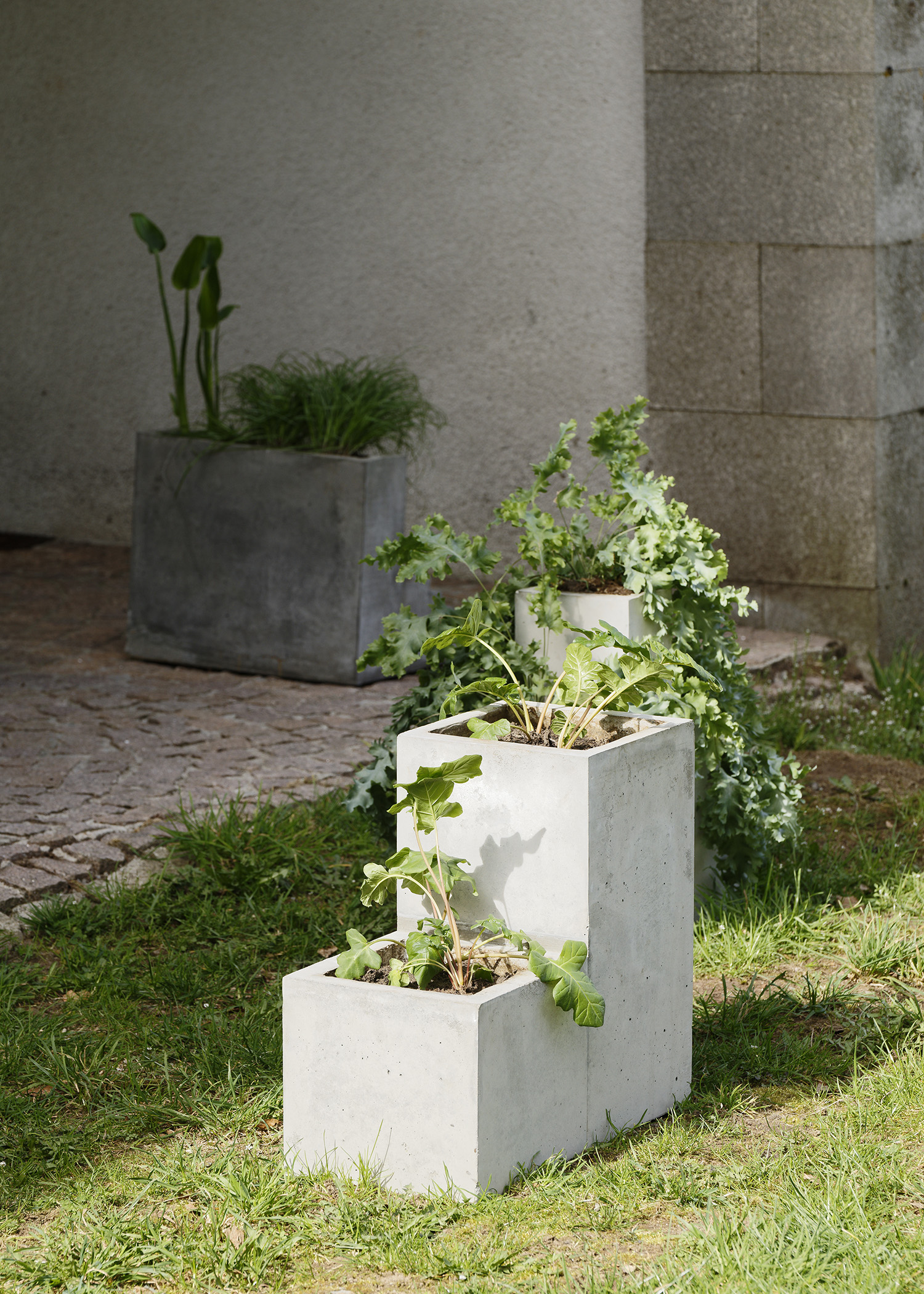 Isa Melsheimer, CONCRETE BODIES ARE FINITE Centre international d'art et du paysage Île de Vassivière.