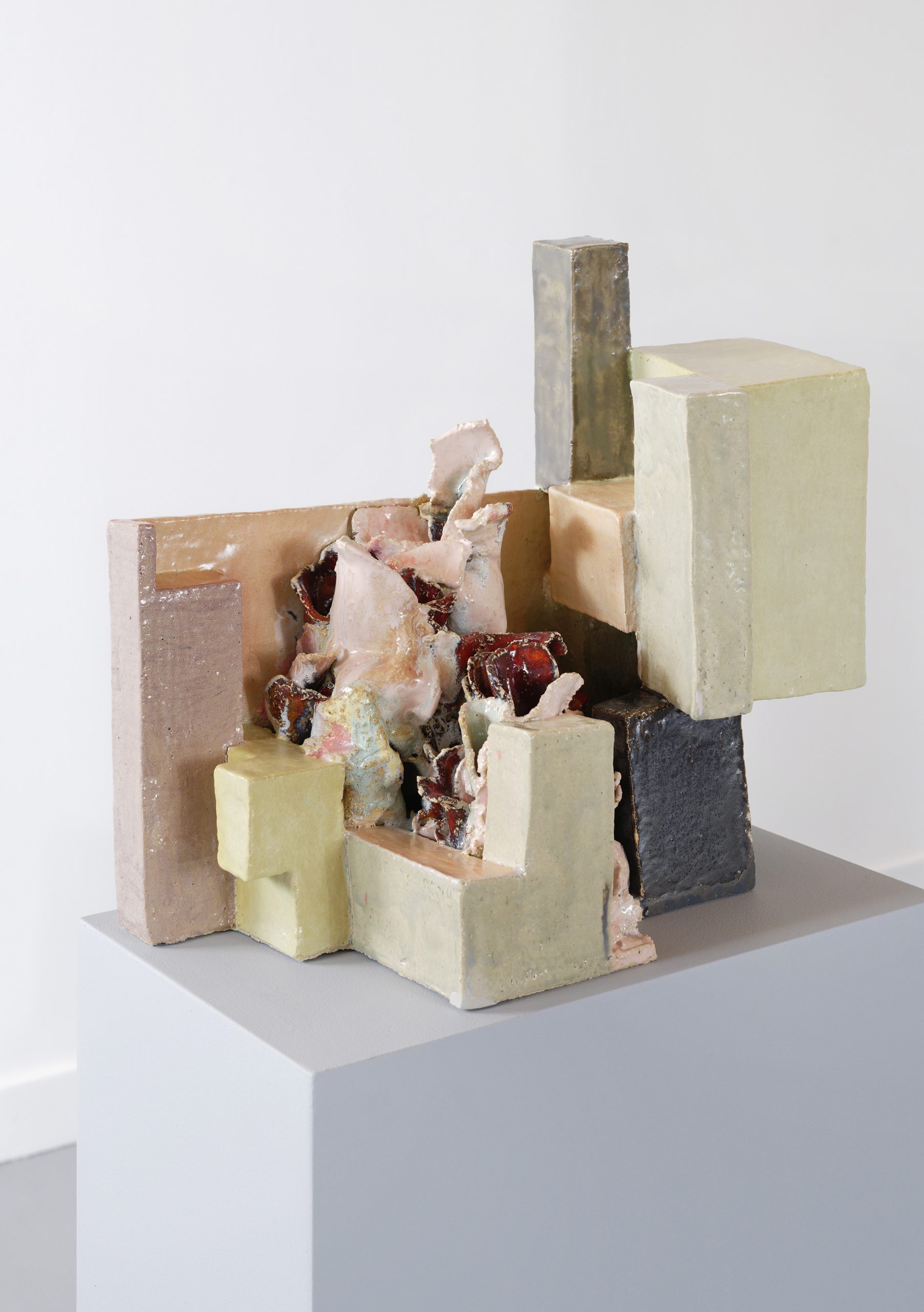 Isa Melsheimer, CONCRETE BODIES ARE FINITE Centre international d'art et du paysage Île de Vassivière.