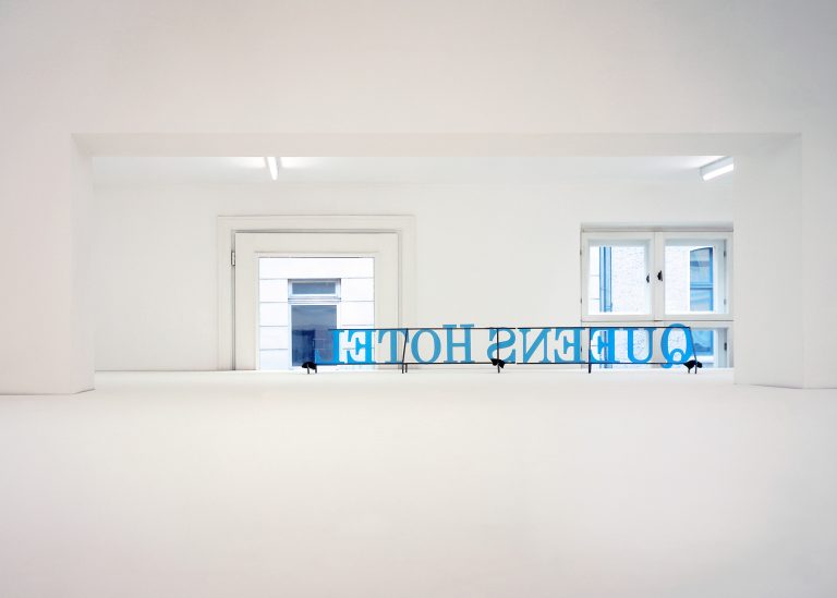 Isa Melheimer, Das Queens Hotel heißt jetzt Best Western Galerie Barbara Wien, Berlin.