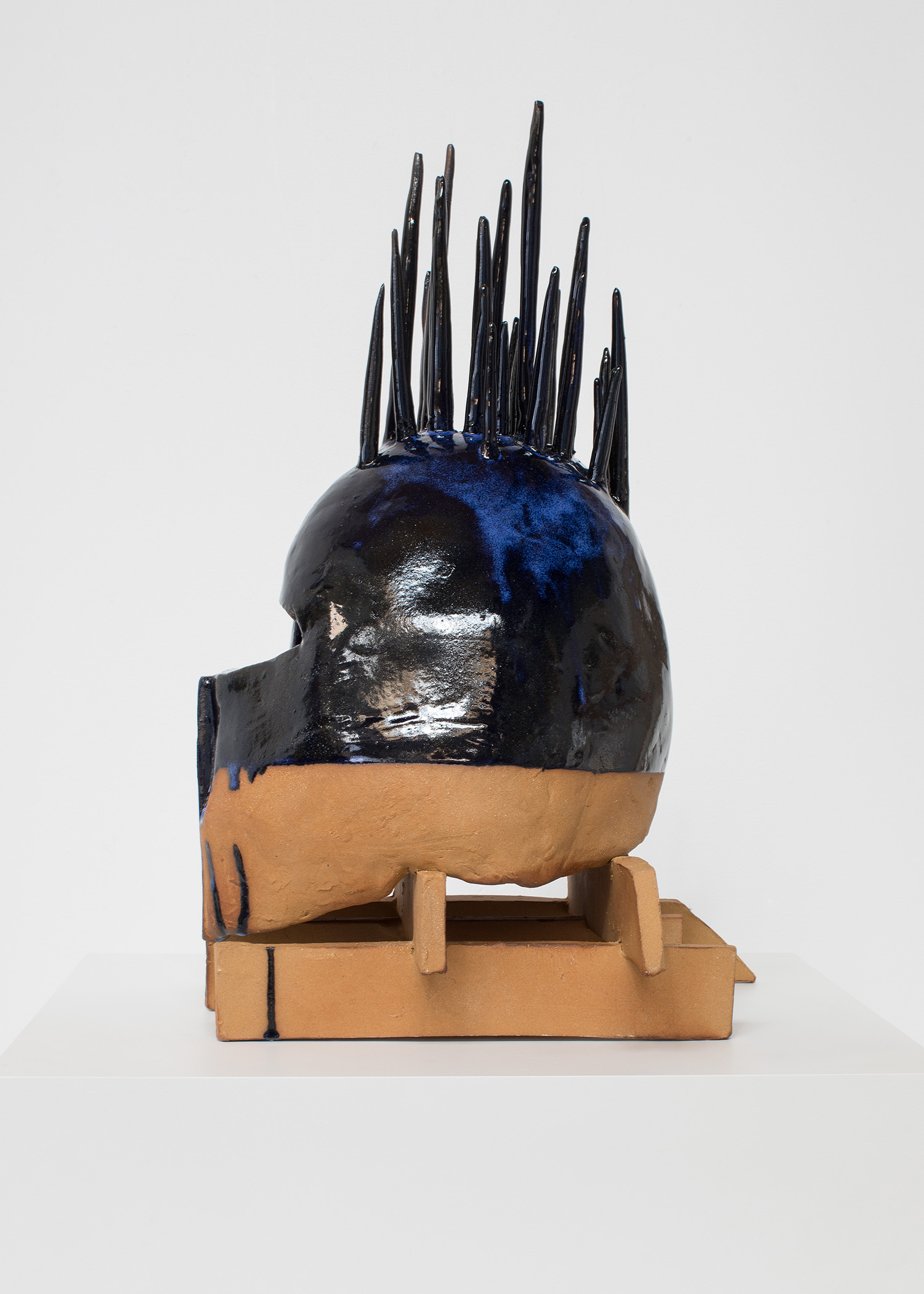 Isa Melsheimer, Habitat XII 49x32x31 cm, 2025 Keramik, Glasur.