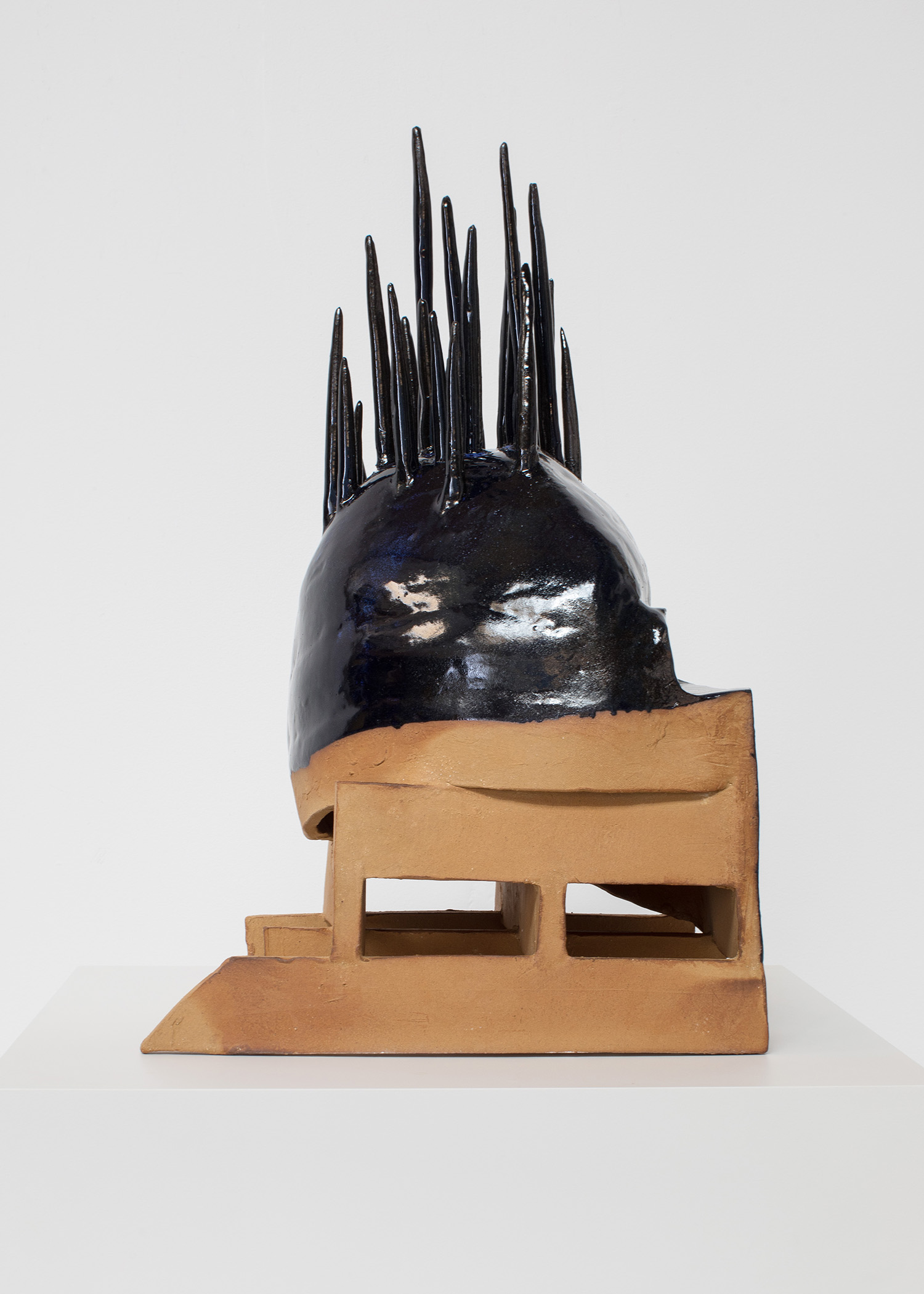 Habitat XII 49x32x31 cm, 2025 Keramik, Glasur.